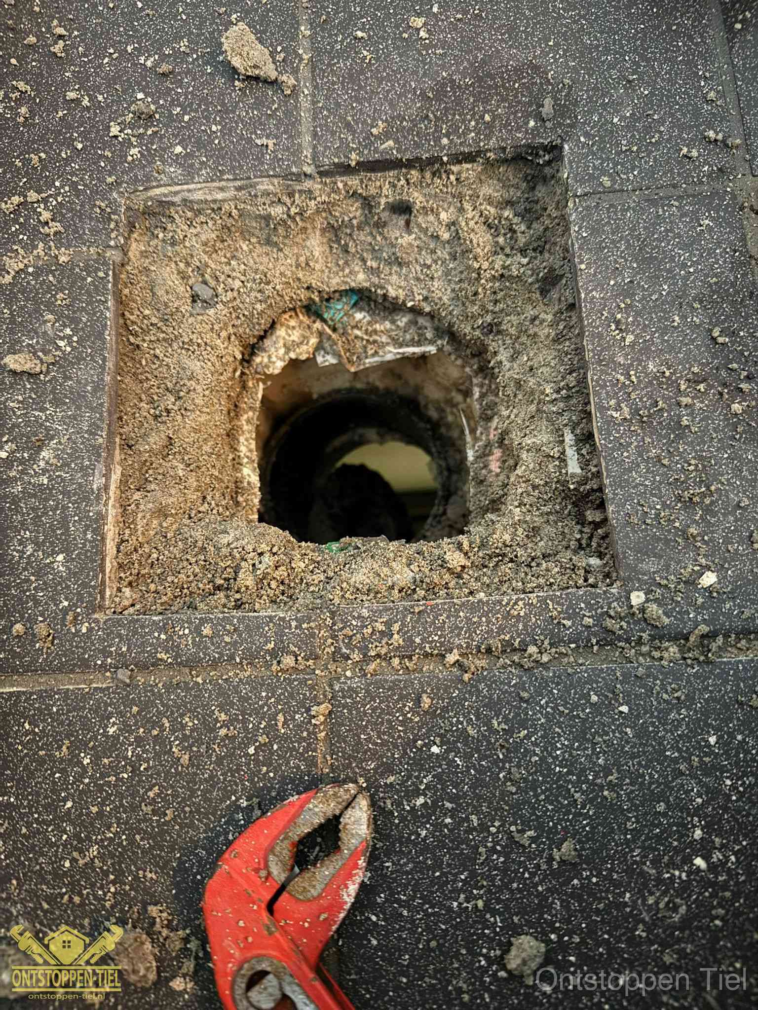 Rioolputje erfgrens eigendom in Tiel