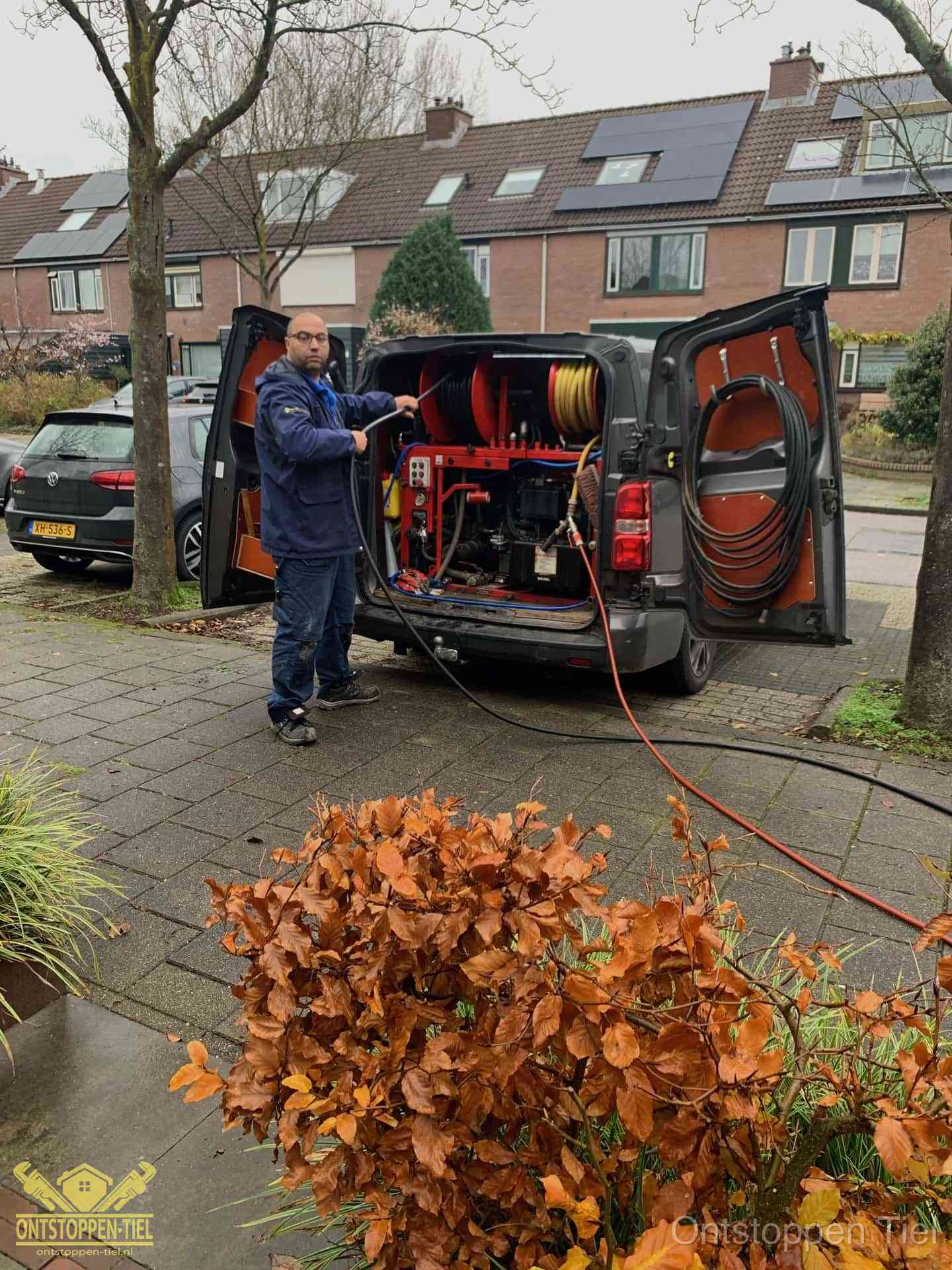 Rioolservice in de wijk in Tiel
